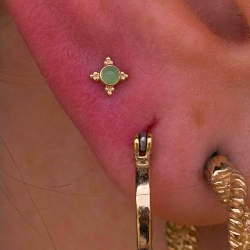 BVLA Mini Kandy Yellow Gold YG with Chrysoprase- push post- gently used